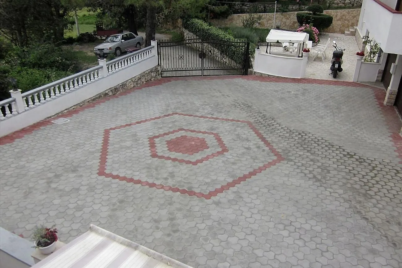 Family Friendly Apartments With A Swimming Pool Mundanije, Rab - 5076