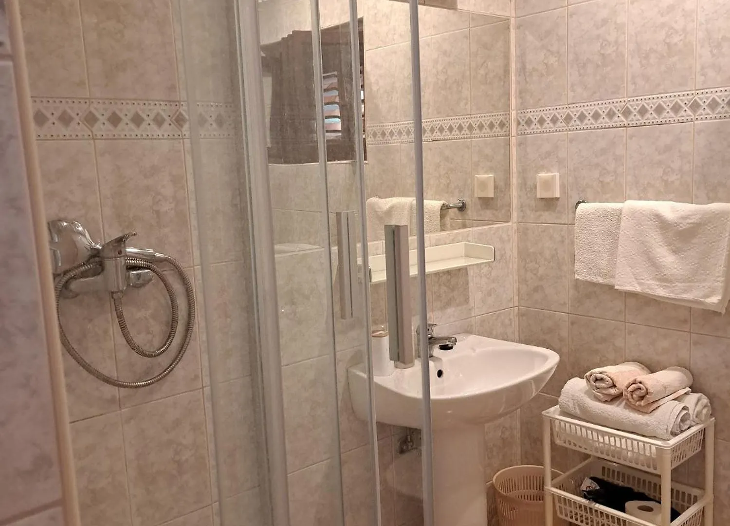 Family Friendly Apartments With A Swimming Pool Mundanije, Rab - 5076 Croatia