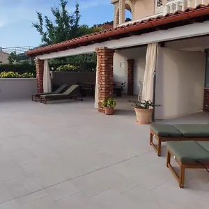 Tinjarosa Apartman